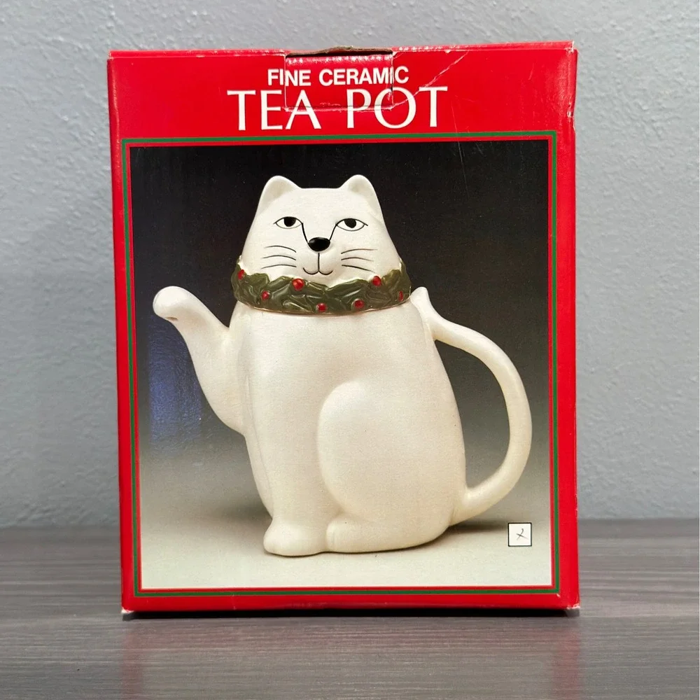 Vintage Cat Teapot Japan Ceramic White Holly Christmas w/ Box AMC T-7428 8 Inch